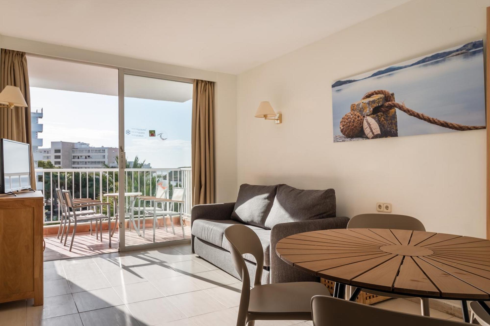 Vistasol Apartahotel